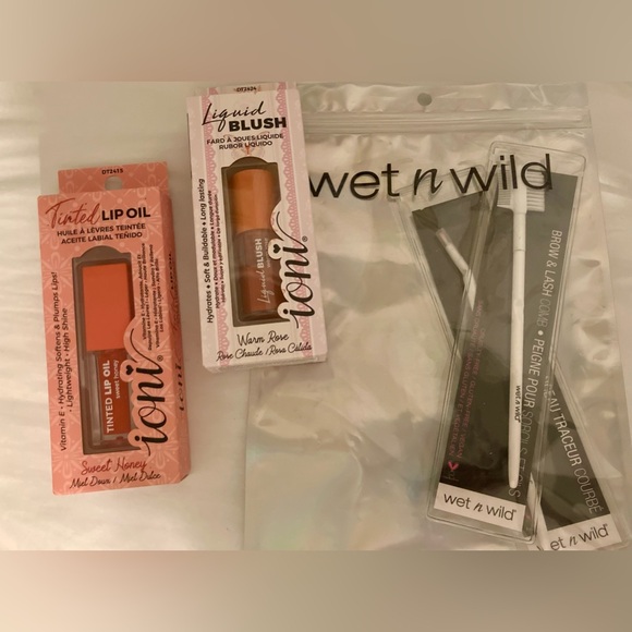 Ioni Liquid Blush and Lip Oil Set W/Bonus Wet n’ Wild Brushes - Picture 2 of 5